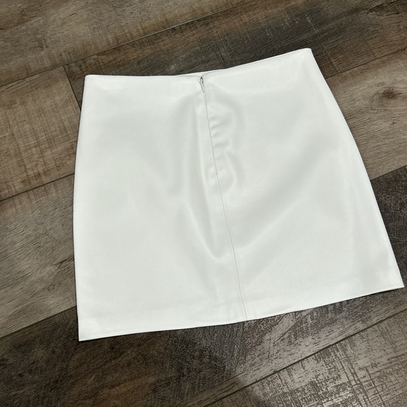 Brand new Enza Costa faux leather mini skirt in off white - Picture 5 of 5